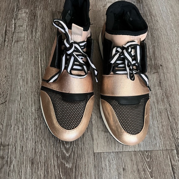 Steve Madden Black and Gold Men's Sneakers - Picture 1 of 11